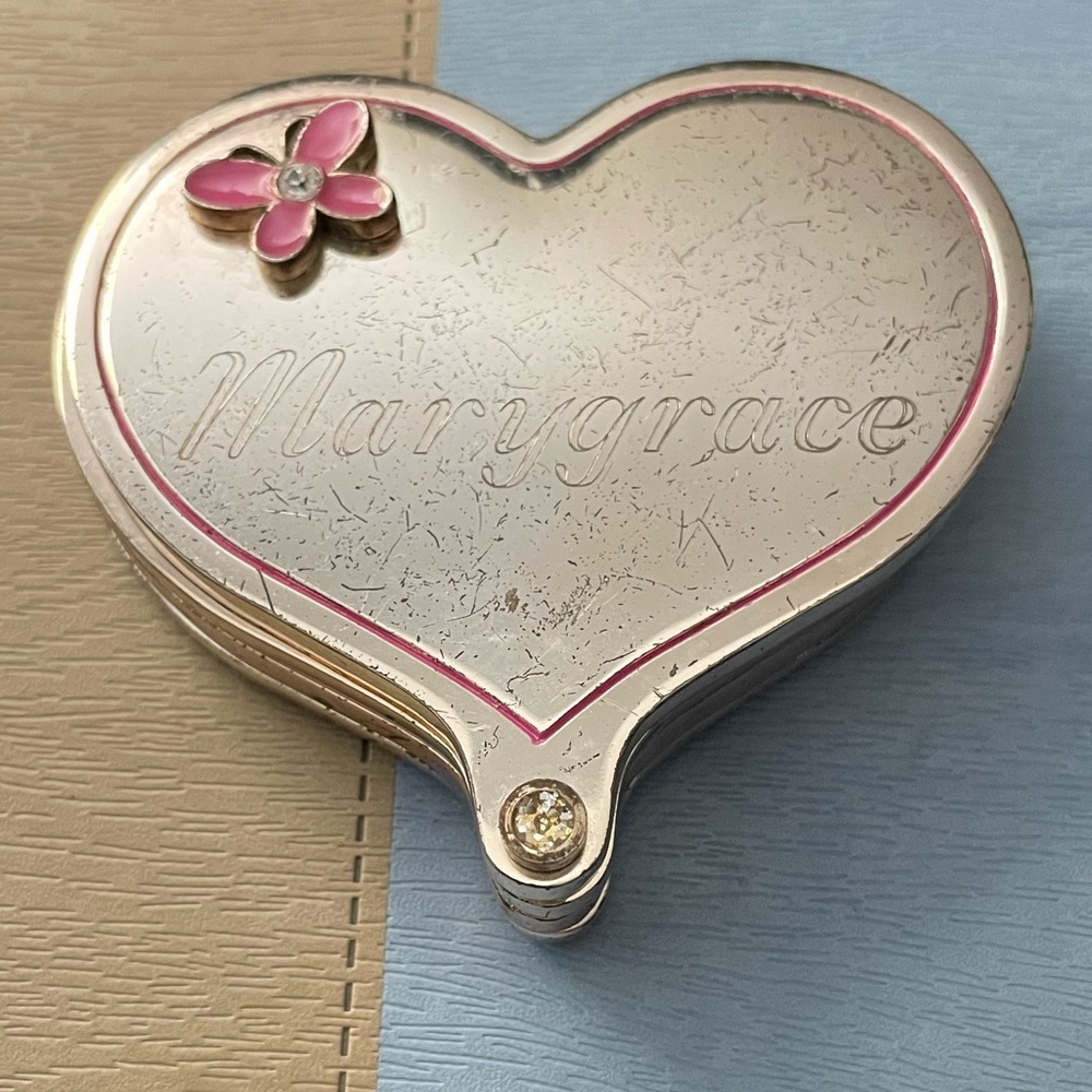 THINGS REMEMBERED Heart Compact